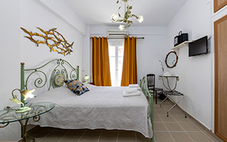 Κυρίως υπνοδωμάτιο με διπλό κρεβάτι